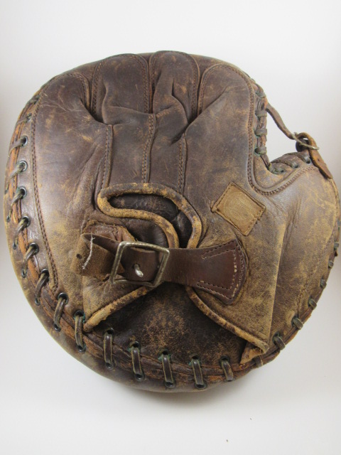 Spalding OK Catchers Mitt Back