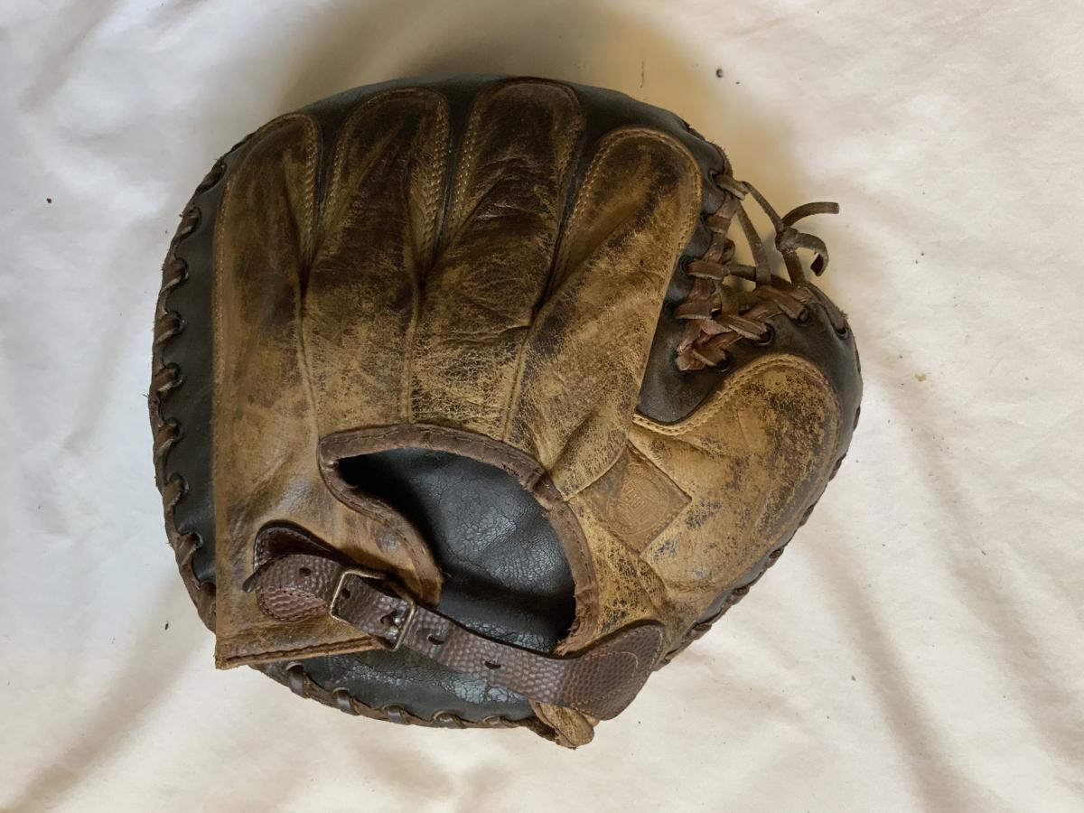 Spalding Two Tone Catchers Mitt Back Catchers Mitts Spalding