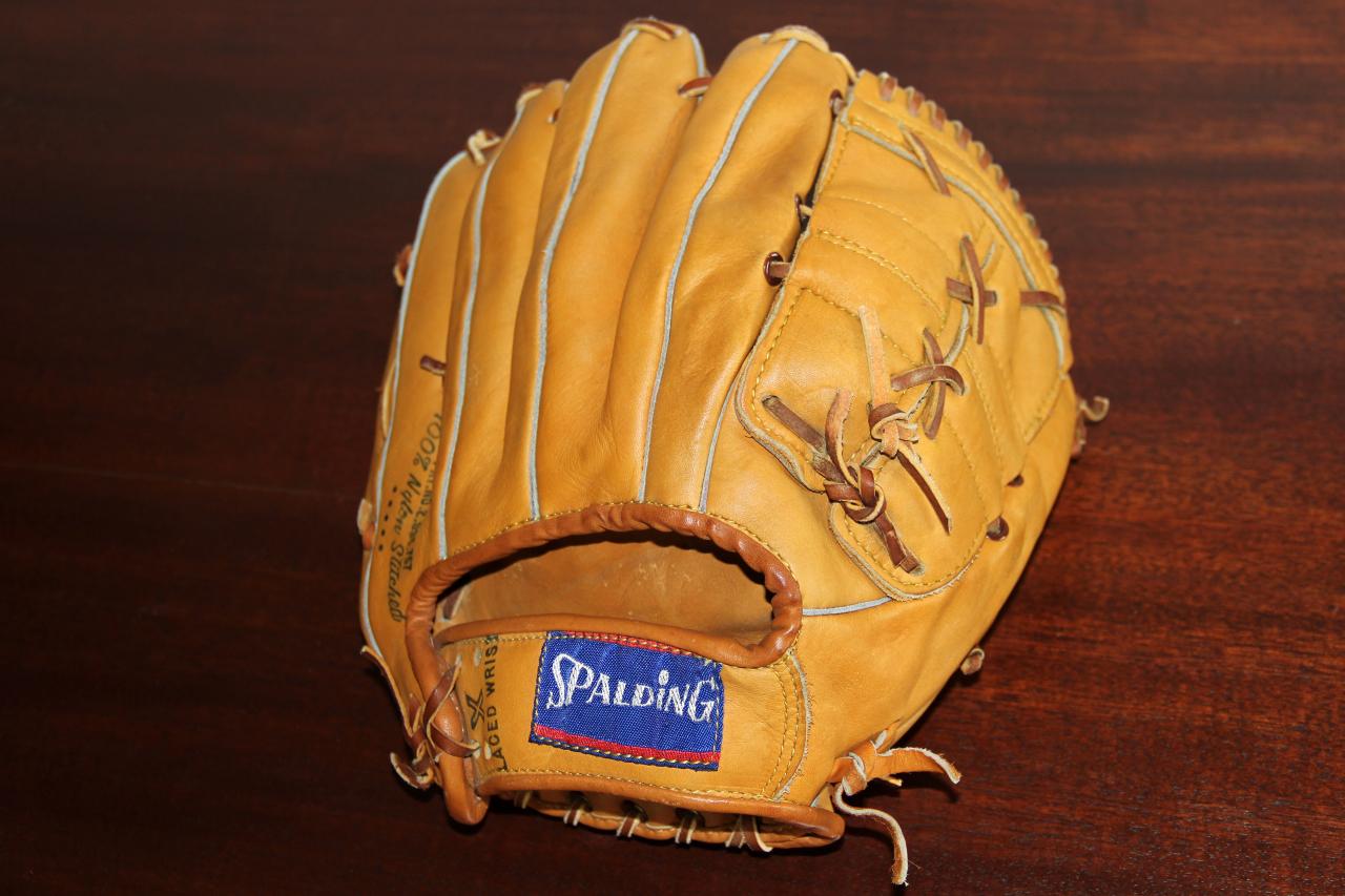 Sal Bando Spalding 42275 Back Spalding Baseball Glove Collector