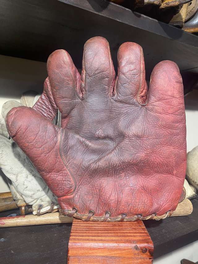 Spalding 1 Inch Web Oxblood Front