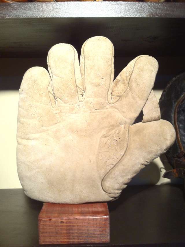 Spalding 1 Inch Web White Lefty Front