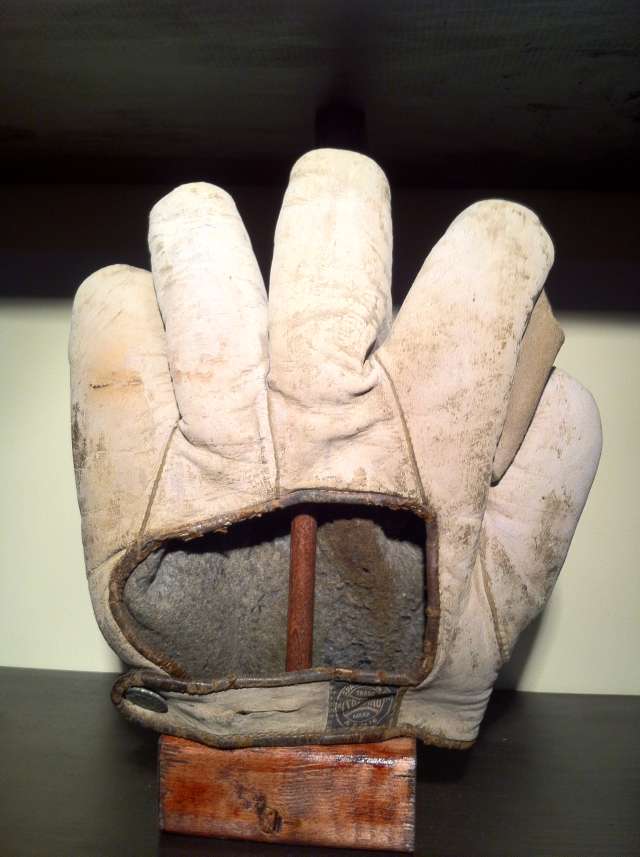 Spalding Full Web White With Asbestos Lining Back