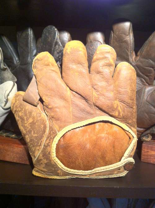 Spalding Regulation 1 Inch Web Lefty Back