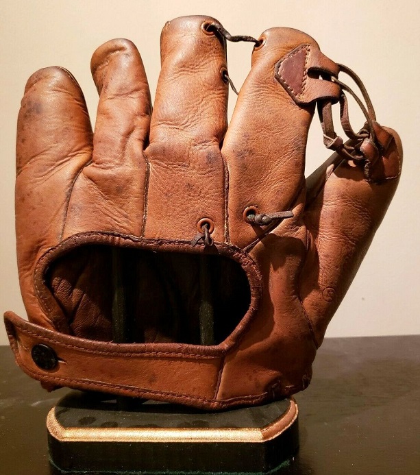 Marty Callaghan Stall & Dean 8057 Back