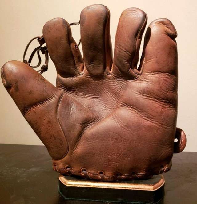 Marty Callaghan Stall & Dean 8057 Front