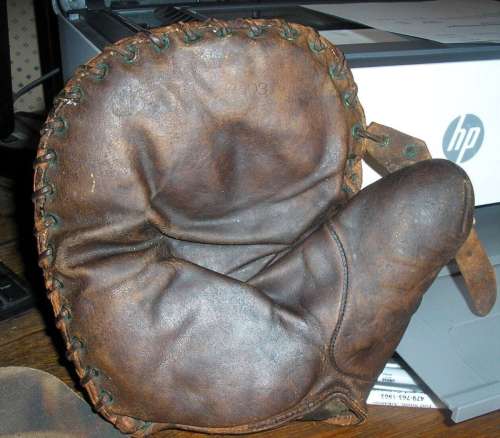 Stall & Dean 7603 Basemitt Front