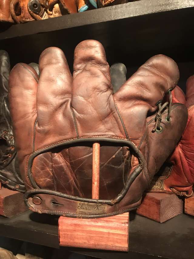 Stall & Dean 8057S Back