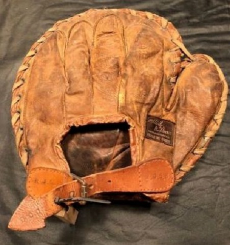 Stall & Dean Basemitt Back