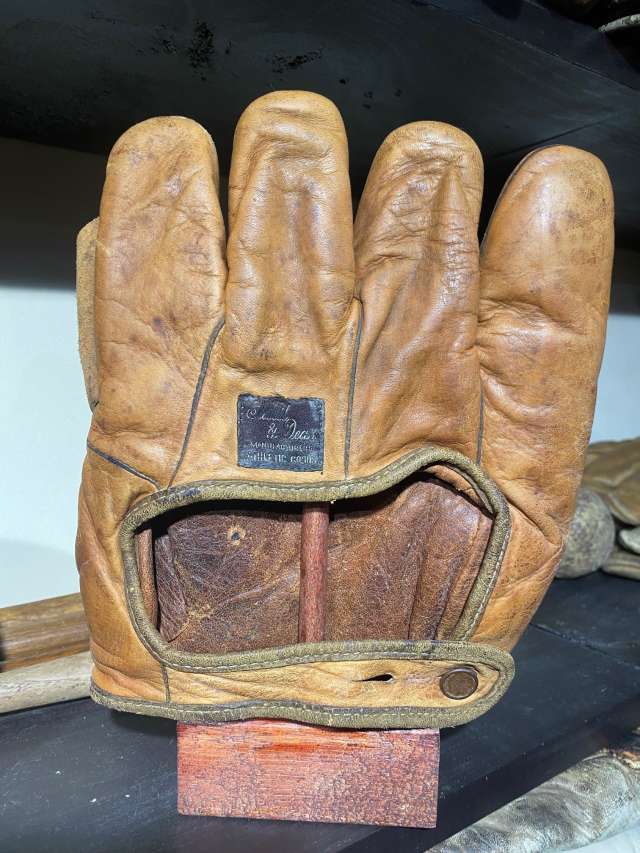 Stall & Dean Full Web Lefty Back