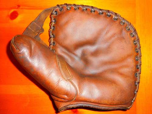 Bill Terry Wilson Strap Web Basemitt Front