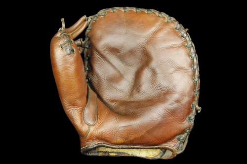 Wilson Burgundy Basemitt Front