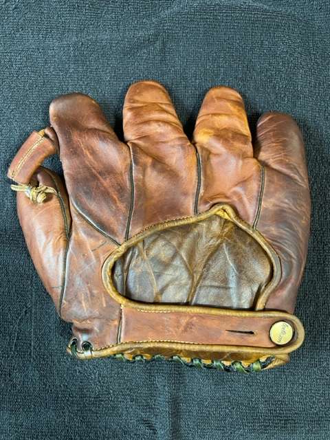 Bill Hunnefield Wilson 906 Back