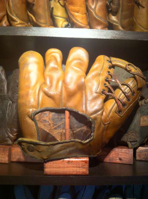 Carl Hubbell Wilson 600 Back