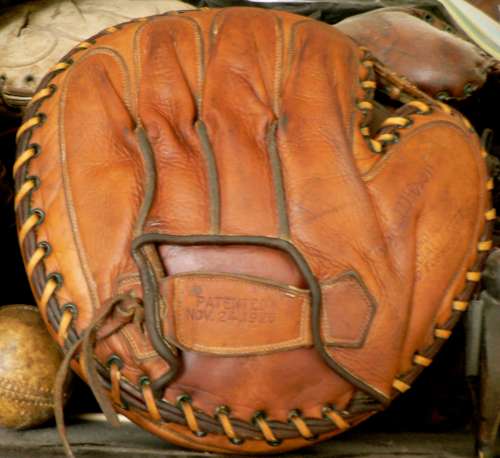 Gabby Hartnett Wilson 508 Catchers Mitt Back
