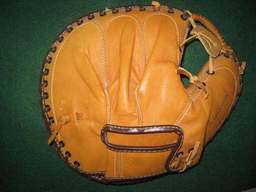 Hal Naragon Wilson A2556 Back