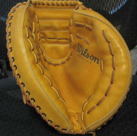 Wilson 1139 Knuckle Ball Catchers Mitt Front