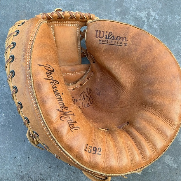 Wilson 1592 Catchers Mitt Front Catchers Mitts Wilson Baseball