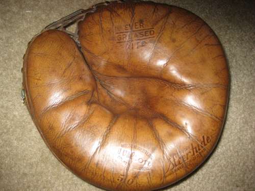 Wilson 50 Zipper Heel Catchers Mitt Front