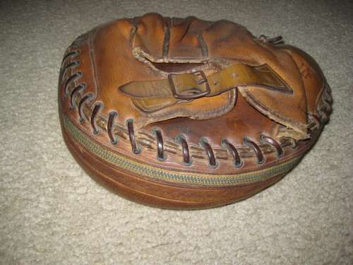 Wilson 50 Zipper Heel Catchers Mitt Back