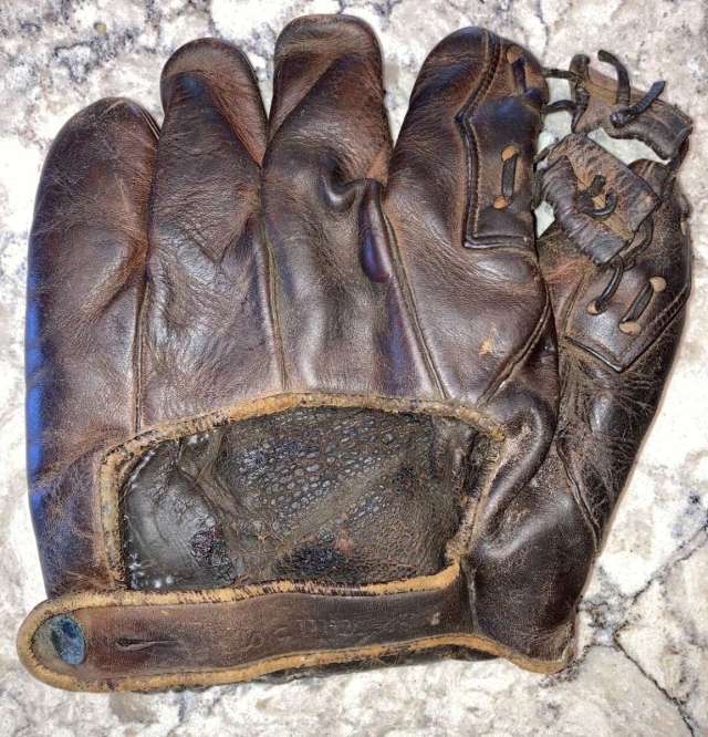 Rogers Hornsby Wilson 648 Back