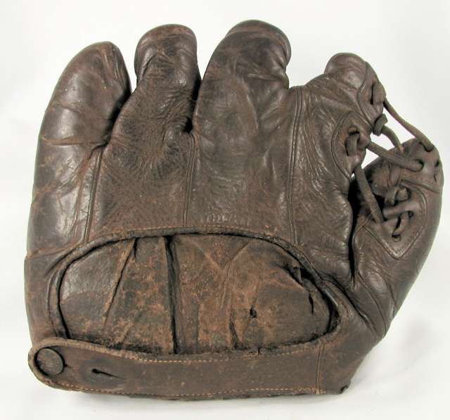 Thomas E. Wilson Stubby Finger Back