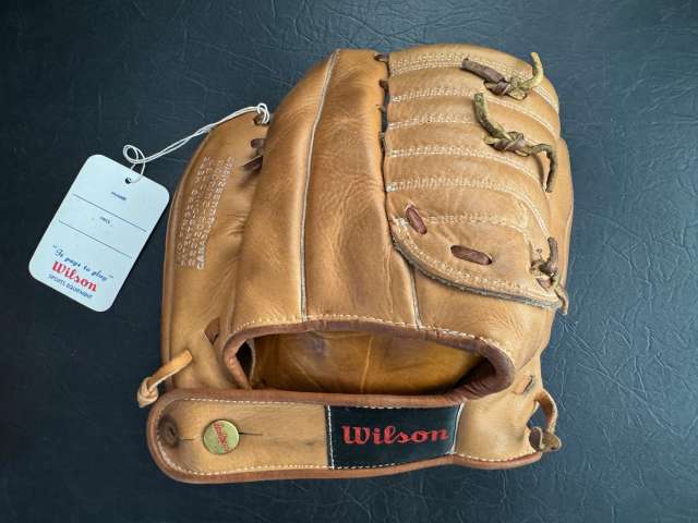 Phil Cavarretta Wilson A2000 Two Finger Back