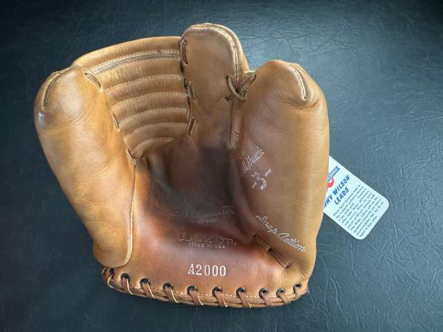 Phil Cavarretta Wilson A2000 Two Finger Front