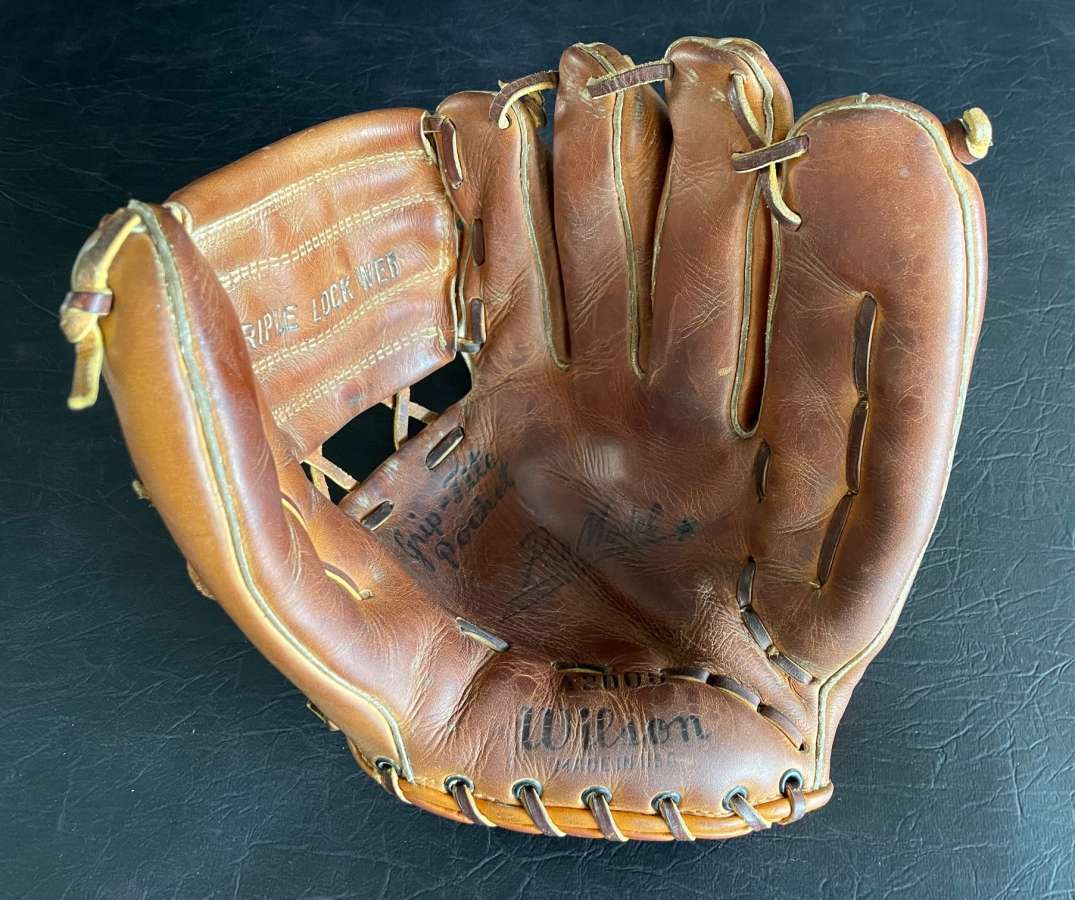 1958 Wilson A2000 Front A2000 & A2001 Wilson Baseball Glove